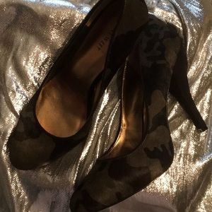 NINE WEST Finney Pump